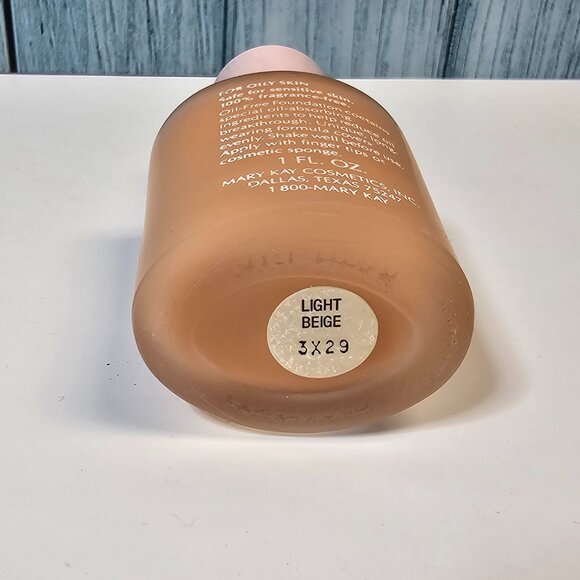 Mary Kay - Oil-Free Foundation Light Beige #3858 - NIB‎ Old Stock - Picture 4 of 7